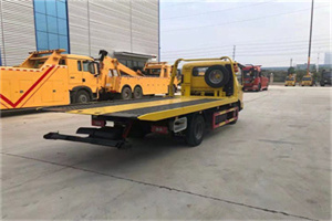 花山非事故拖车